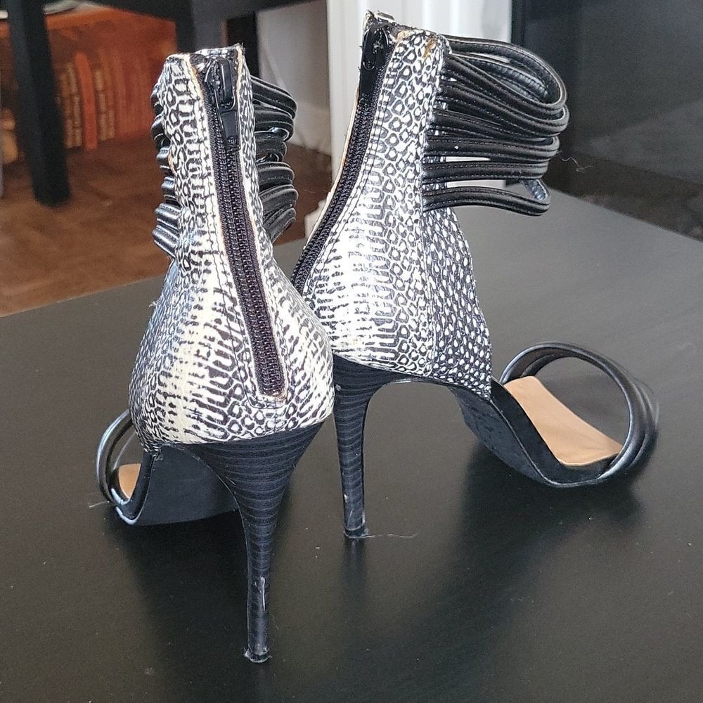 JustFab strappy sandals - Picture 4 of 6